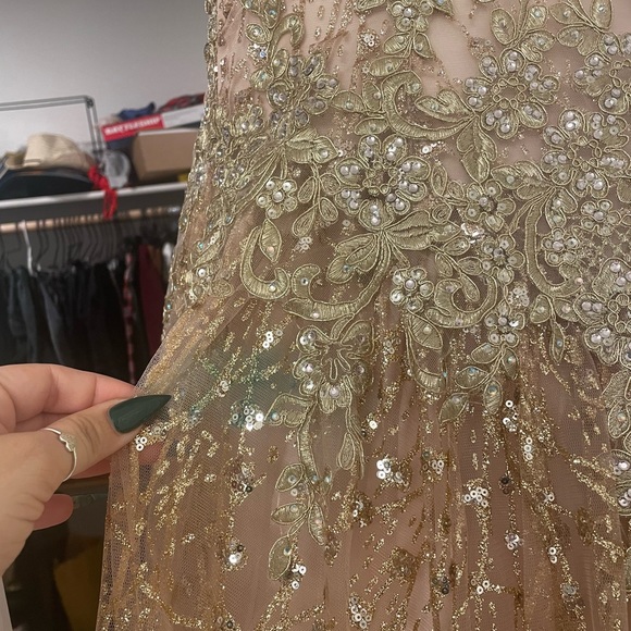 Quinceara Dress worn for pics and party Size 3/4 with small blue stain - Picture 7 of 7